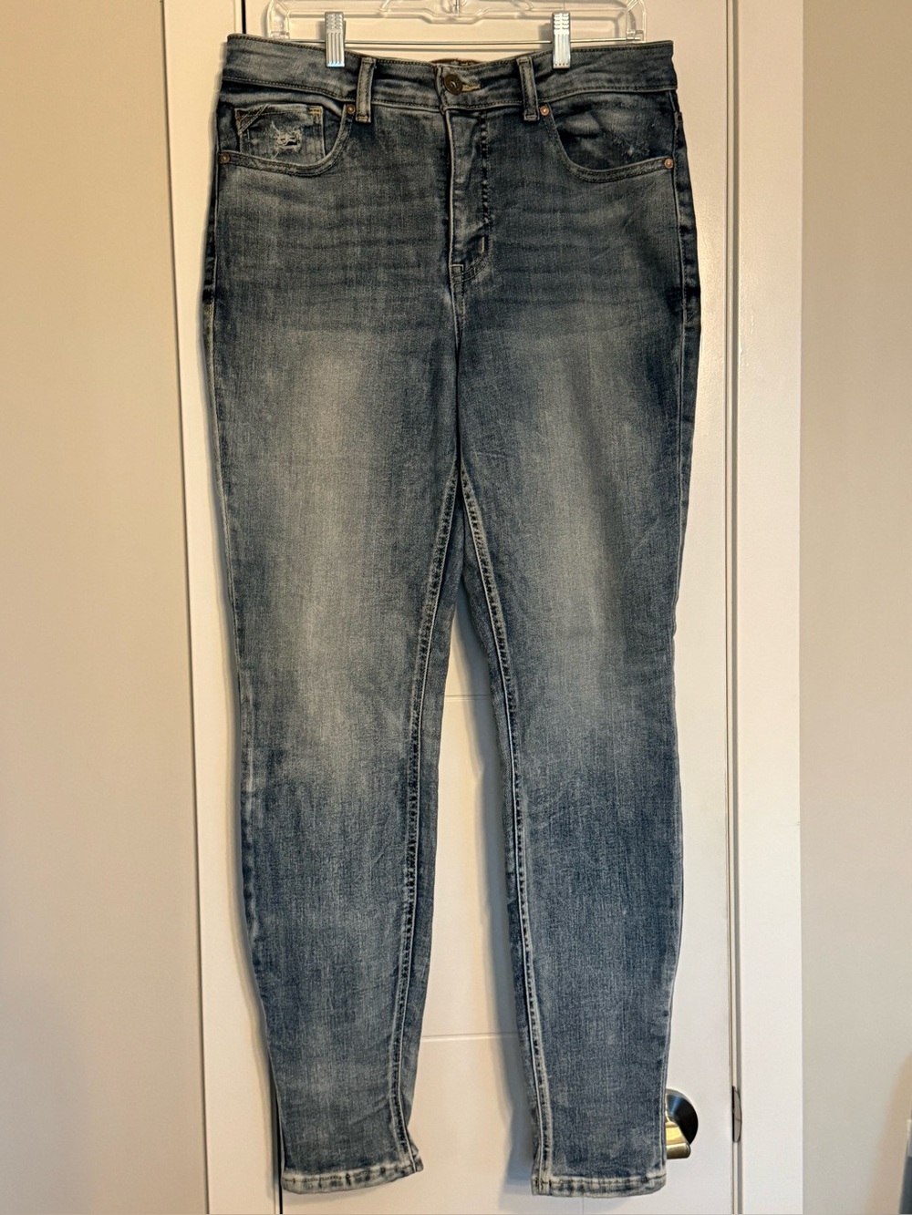 👖 MAURICES - High-Rise
Super Skinny
Acid Wash Jeans 👖